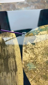 Here are 3 must know tips for working with resin over collage. 💫 If you’ve got some other tips to share, please comment below👇🏼 1. Test papers first using the wet method. Apply water to get a good visual of how resin will alter the look/colour of the material/s 2. Use a butane torch (flame) over a heat gun. (Hot air) Iwatani is my favourite brand. Just lightly kiss the surface to dissipate bubbles. Don’t hover in one place too long. 3. Bubbles can easily trap between collage layers so don’t w