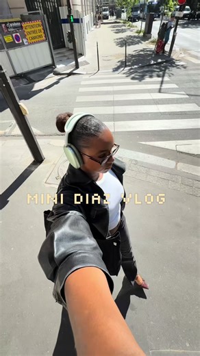 Pti’ vlog d’une journée de ma vie, ps : Quand je dis nouvelle coupe c’est dans le sens où j’avais enlevé mes tresses et qu’il me fallait des digitals au naturel. #model #mannequin #fyp #pourtoi
