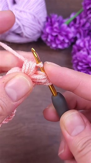 Easy crochet stitch for beginners 🥰 . . . . . #reels #tips #crochetreelsplay #howto #crochet #fyp #knitting #knit #crochetreels #crochetdesigner #igcrochet #yarnbender #crochetpatterns #crocheting #crocheter #maker #crochetstitch #crochetlove #crochetinspiration | Crochet Ideas