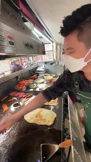 Open a store to make egg cakes and sell delicious food to make money. #moneymaking business