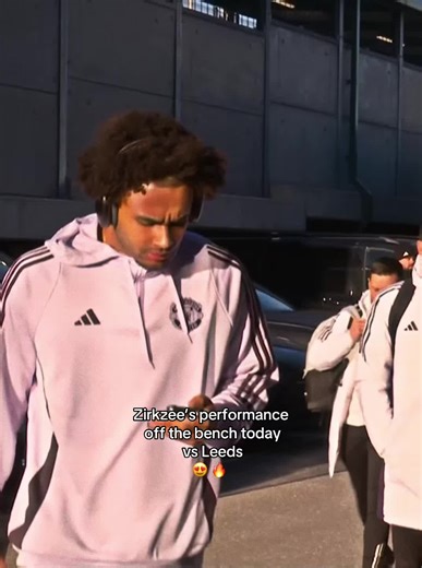 Zirkzee Shines Off the Bench vs Leeds