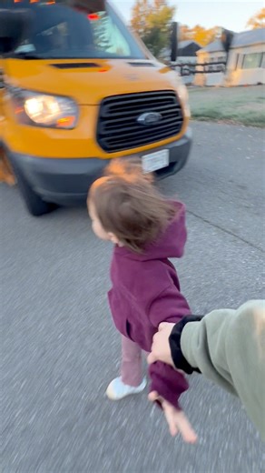 Her first time riding the school bus, she ripped her hand out of mine and ran to get on #firstdayofschool #schoolbus #preschool #JaydensBusIsHere #cutekids | Twinfinity And Beyond