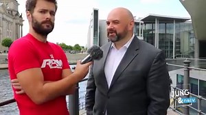 84K views · 1.3K reactions | Aus aktuellem Anlass: "Wenn ich IS-Verantwortlicher wäre, würde ich pauschal bei allen Anschlägen sagen: 'Das waren wir!' Das ist ganz einfach und kostet mich nichts." - André Schulz, Vorsitzender des BdK (Bund Deutscher Kriminalbeamter) Ausschnitt aus Jung & Naiv, Folge 269 - hier komplett: https://youtu.be/wsOZm-gzeWs | Jung & Naiv | Facebook