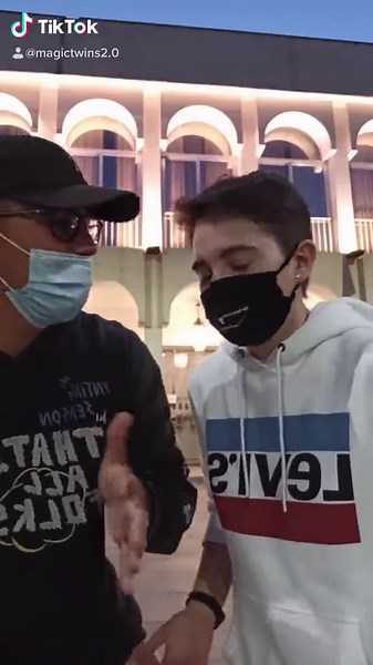 MAGIC BATTLE⚔️ CARA A CARA😱 #viral #magictwins #adrianlimag #inmagic #tiktokespañol #magia #talentostiktok #magicbattle