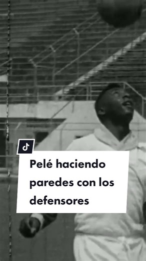 Pelé: Maestría en las Paredes del Fútbol