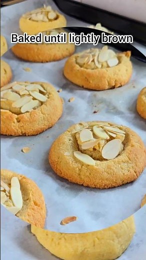 Keto Almond Croissant Cookies