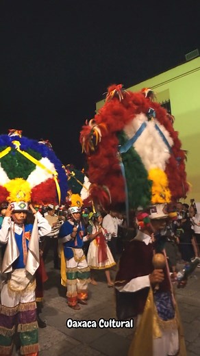 Danzantes de la Pluma en el convite de Guelaguetza 2023 | Oaxaca Cultural