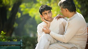 Parenting Tips: इंडियन पैरेंट्स की 13 गंदी आदतें जो बच्चों को कर देती हैं तबाह