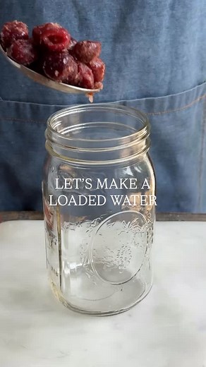 Let’s make natures Gatorade! I’m loving these hydration drinks, they’re so fun to make and even better to enjoy. So wonderful and delicious. You can make them with anything you have on hand. What are you putting in yours? RECIPE: Muddled frozen cherries Scoop of ice Passion tea Pinch of @celticseasalt Shredded frozen stone fruit (I used peach) Squeeze of lime Top with a few cherries and enjoy! | nocrumbsleft