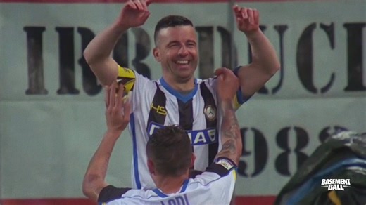 Antonio Di Natale Track ID: Reece Daines - Pushing On #targetaudience #housemusic #antoniodinatale #footballtikok #ravetok