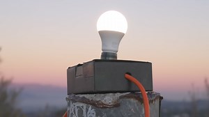 Watch how a light bulb turns on before electrons reach it