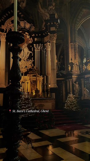 ⛪ A moment of silence inside one of Europe’s most beautiful Gothic cathedrals. In the heart of #Ghent. #belgium #stbavocathedral #gothicarchitecture