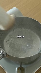 Пока слушаешь историю, лови 3 факта о нас (№3 выносит мозг): 🍯 Бессмертное лакомство: Мёд никогда не портится. Археологи находили в древних египетских гробницах горшки с мёдом, которому больше 3000 лет, и он всё ещё остаётся абсолютно съедобным. ☁️ Тяжелые облака: Обычное пушистое кучевое облако весит около 500 тонн. Это примерно равно весу 100 взрослых слонов, которые просто парят над твоей головой за счёт огромного объёма. 🥬 Чужой ДНК: Генетически ты наполовину кочан капусты. ДНК человека со