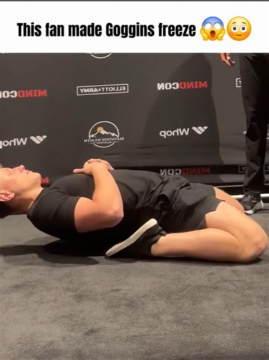 This fan made David Goggins freeze. 😳💀 You could literally see the shock in his eyes. Not because of strength. Not because of speed. But because of flexibility. 😭 The fan was able to bend his knees in a way that even caught Goggins off guard. For a split second, Goggins just stopped and processed what he was seeing. Moments like this are funny because even the most disciplined mindset can get surprised. Not everything is about pushing harder… sometimes it’s just about witnessing something une