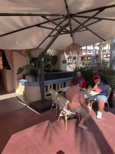 Fools hitting top speeds on Ocean Drive Ferrari #metaglasses #automobile