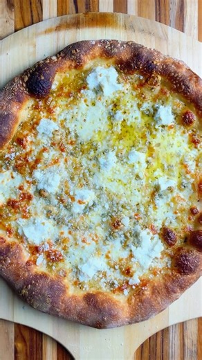 Easy and Delicious Home Oven Baked New York Style White Pizza Recipe