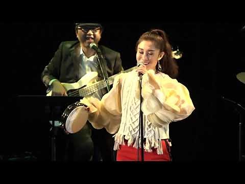 Take Me Home, Country Roads in Mandarin 《故乡路，带我走》