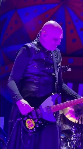 Smashing Pumpkins and Yungblud Perform "Luna" at Lollapalooza