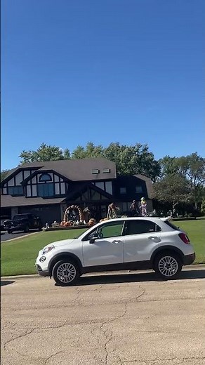 Halloween Decorations — A Spooky American Tradition in Lemont, Illinois 🇺🇸