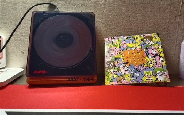 【开箱】NeckDeep新专辑《NECKDEEP》熟悉的朋克风