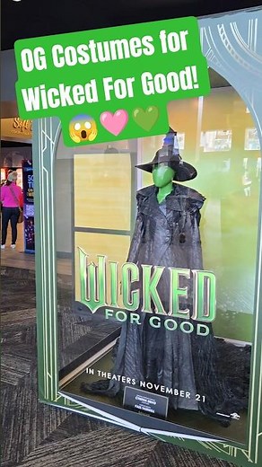 Original Costumes Worn by ‪@ArianaGrande‬ & ‪@CynthiaErivo‬ 😱🩷💚 #wickedforgood #wicked #shorts
