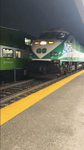 Train Railway Travel Toronto Kitchener Go Transit Union Station Rail Tracks