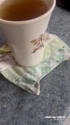 Cute Quilted Kitty Coasters #diy #2026 #kitty #cat #quilt #coaster #scrap #fabric #cozy #kitten #sew