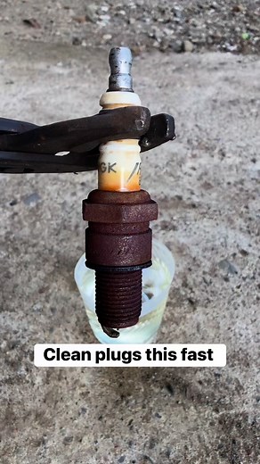 Quick clean spark plugs #sparkplugs #diy #mechanictips #highlights #fblifestyle #Teambelbros | Team Belbros
