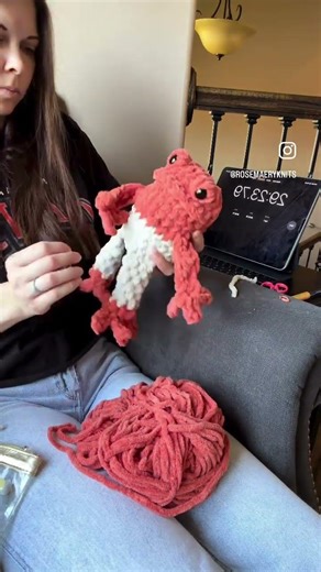 Frog and toad pattern available in my Etsy shop! #crochet