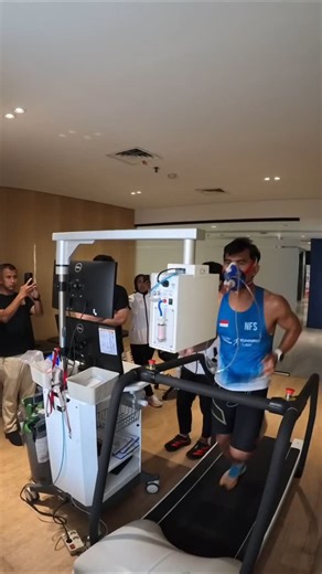 𝚗𝚞𝚁𝚞𝚜 | ijuz on Instagram: "Apa itu test VO2 Max atau CPET? Cek Caption 👇 Tes VO2 Max atau Cardio Pulmonary Exercise Test(CPET) digunakan untuk mengevaluasi kemampuan jantung dan paru-paru saat beraktivitas fisik, seperti berolahraga. Tes ini memberikan informasi tentang kapasitas fungsional, toleransi latihan, dan respons tubuh terhadap beban fisik. CPET juga membantu mengidentifikasi potensi masalah jantung atau paru-paru, menentukan tingkat kebugaran, dan merancang program latihan yang