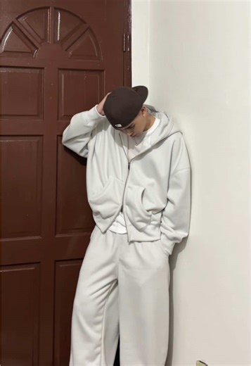 Shop Stylish Baggy Sweatpants and Hoodies