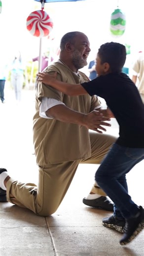 The Hālawa Correctional Facility staff and volunteers decorated the facility courtyard with colorful adornments, transforming it into a festive Christmas-themed area where incarcerated fathers reunited with their children. HCF, in collaboration with Keiki O Ka ʻĀina (KOKA) Family Learning Centers, hosted a special holiday Keiki Day for nine fathers, 19 children and 14 caregivers Saturday, Nov. 22, 2025. For more than three hours, fathers savored every moment with their children playing games and