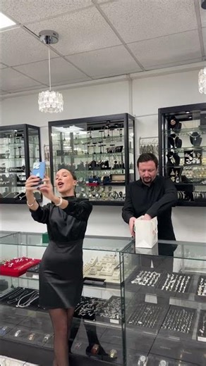 Shop now on ItsHot.com ✨