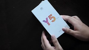 The latest edition to the market by Huawei is their new budget phone Y5 Prime 2018. With a 720p FullView Display and flagship design, the Y5 Prime is run by the latest Android 8.0 (Oreo) along with EMUI version 8.0 and is an addition to budget smartphones in the market. Let’s take a look at what this phone brings to the table. Available in Pakistan now for Rs 15,000. #Huawei #HuaweiY5Prime #Android #AndroidOreo #DualCameras Full Review and Specification: https://www.thenerdmag.com/ | TheNerdMag
