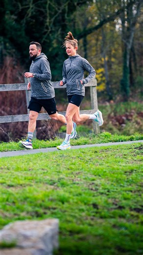 Runners' lab on Instagram: ""De Saucony Endorphin Azura geeft terug wat je erin steekt. Loop je rustig, dan biedt hij demping en stabiliteit. Gooi je het tempo de hoogte in, dan geeft de schoen je net dat beetje extra." 🌟 Een veelzijdige supertrainer dus als we Runners' lab adviseur Niels mogen geloven. 😉 Wil je deze nieuwkomer testen of van dichtbij bekijken? Shop 'm dan snel in de Runners' lab (web)shop! #saucony #wemoverunners #keeponrunning #runnerslab"