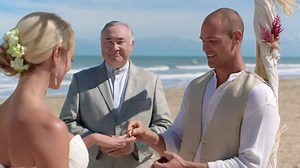 GEICO TV Spot, 'Helzberg Diamonds: Beach Wedding'