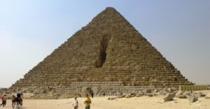 Researchers discover hidden passage in Egypt’s 4,500-year-old pyramid of Menkaure — Scans reveal mysterious voids - Watch video - ProtoThema English