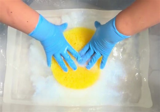 Rinse of the Ocean Pine sponges. The water was steamy hot & the smell of the pine milk was next level amazing. #spongesqueezing #spongesqueezingasmr #oceanpine #pinemilk #pinemilkrinse