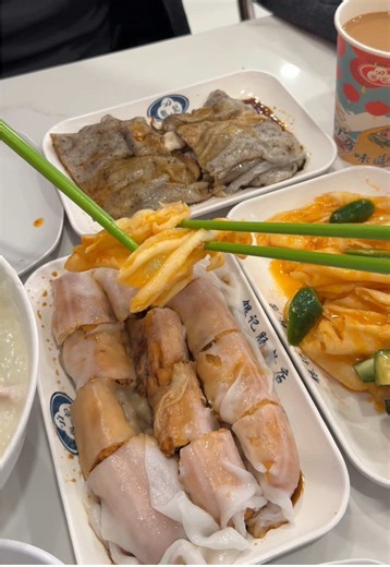 Delicious Rice Noodle Rolls and Congee at Yin Ji Chang Fen
