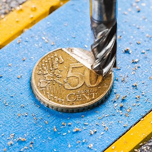 560K views · 1.5K reactions | Fabrication d'un collier pour un animal de compagnie à partir d'une pièce de monnaie ‍⬛ | Les Cracks du Bois | Facebook