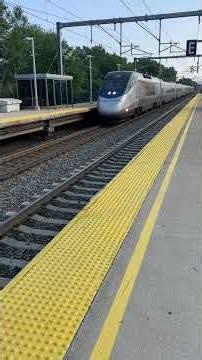 Acela arriving at route 128￼