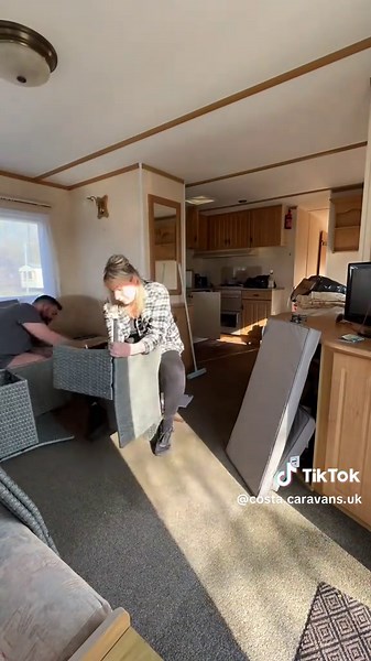 Setting up our newest caravan at Southview Holiday Park Skegness - 34 The Cedars 🍃 This spacious 3 Bed 8 Berth South Facing Van is fresh to our 2025 portfolio which means brand new inventory pack, brand new bedding and a fresh deep clean. Few more bits to go and a full walk-round video tour and she’ll be ready for hire throughout 2025 #skegness #staticcaravan #southviewholidaypark #parkdeanresorts #staycation #ukholidays