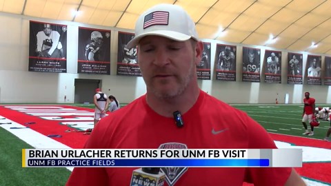 Brian Urlacher reconnects with UNM football program