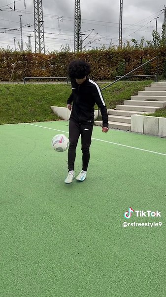 Master Easy Football Juggling Skills Today!