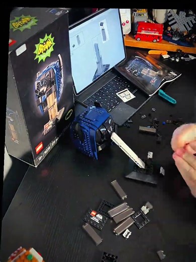 Holy Bricks, Batman! Speed Build of the LEGO Cowl 76238