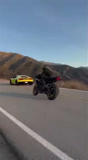 You’ve Never Seen a Fly-By THIS Clos Lamborghini vs R1 #lamborghini #huracan #viralshorts#carshorts