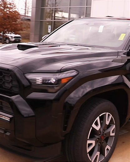 New year, new body, same ruggedness. Catch this blacked-out 2026 4Runner sitting pretty at Oxford Toyota before it hits the trails. Message me and let’s see about getting you rolling!#4runner #toyota