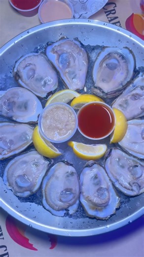 Eat Local Florida | Your Local Food Guide on Instagram: "📍Crafty Crab, Brandon, FL Seafood lovers, this one’s for you! 🦞🔥 Crafty Crab serves up the freshest seafood in town with a side of Southern hospitality. From their mouthwatering low country boil to the crab, crawfish, and lobster – every dish is packed with flavor and made to satisfy! 🦪Oyster on the Half Shell - served raw or steamed with cocktail sauce, horseradish, and plenty of crackers 🦀 Crab Meat Fries - crab meat pilled on top o