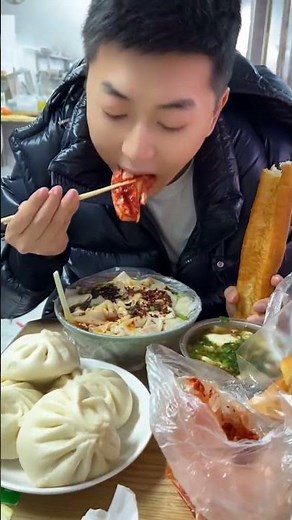 Today am eating homemade recipes at restaurant, Eating spicy Biangbiang noodles with kimchi (Part2)