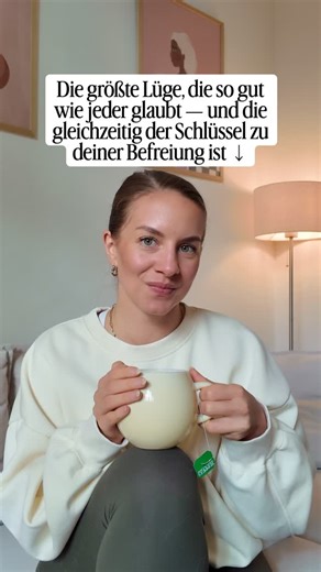 Sophie Wickham on Instagram: "➡️ Die größte Lüge, die wir glauben ist, dass wir getrennte, materielle Wesen in einer festen, objektiven Welt sind. Dass es da draußen eine unabhängige Realität gibt und wir nur kleine Teile davon sind. ⚛️ Doch die moderne Quantenphysik zeigt etwas ganz anderes. Sie beweist, dass es Materie in dem Sinne, wie wir sie kennen, gar nicht gibt. Alles, was wir als fest wahrnehmen, ist in Wahrheit Energie, Schwingung und Information. 🔬 Das berühmte Doppelspaltexpe